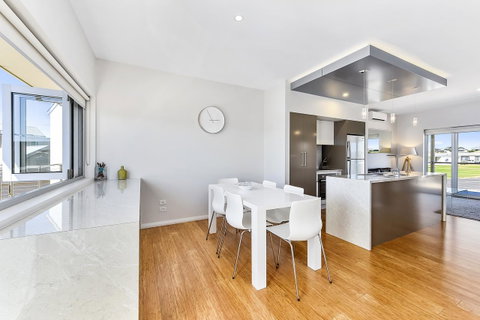 Aloha Waterfront Properties - Tourism Gold Coast 28