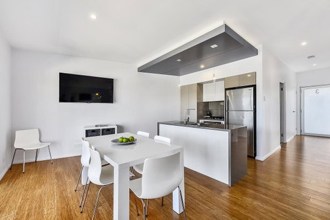 Aloha Waterfront Properties - Tourism Gold Coast 16