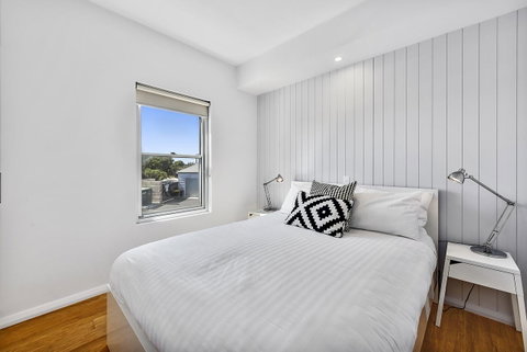 Aloha Waterfront Properties - Tourism Gold Coast 19