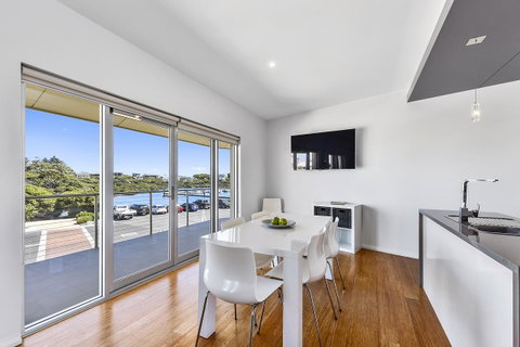 Aloha Waterfront Properties - Tourism Gold Coast 20