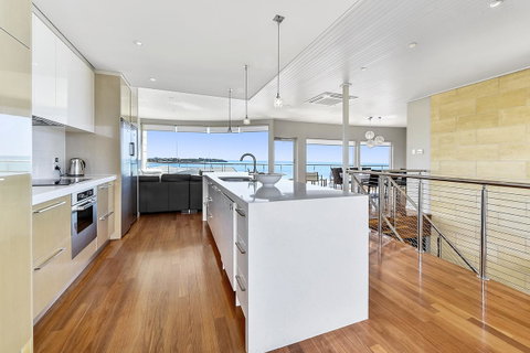 Aloha Waterfront Properties - Tourism Gold Coast 5