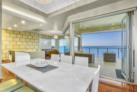 Aloha Waterfront Properties - Tourism Gold Coast 9