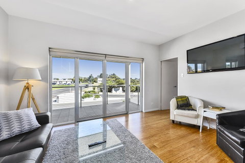 Aloha Waterfront Properties - Tourism Gold Coast 29