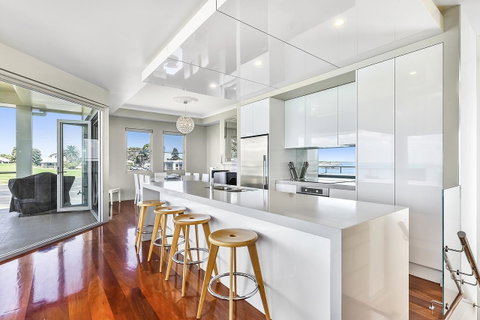 Aloha Waterfront Properties - Tourism Gold Coast 7