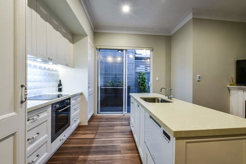Aloha Central Luxury Apartments - Tourism Gold Coast 10