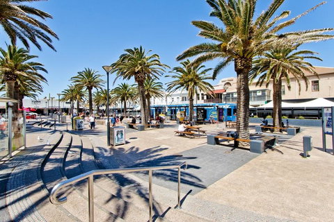 Glenelg Oasis Studios - Gold Coast 14