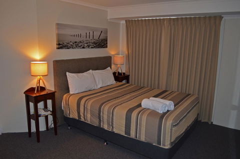 Arkana Motor Inn & Terrace Apartments - Tourism Gold Coast 1
