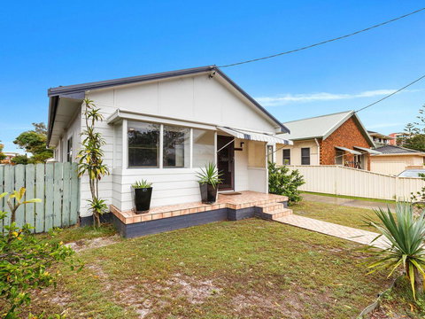 Wyvern - Tourism Gold Coast 0