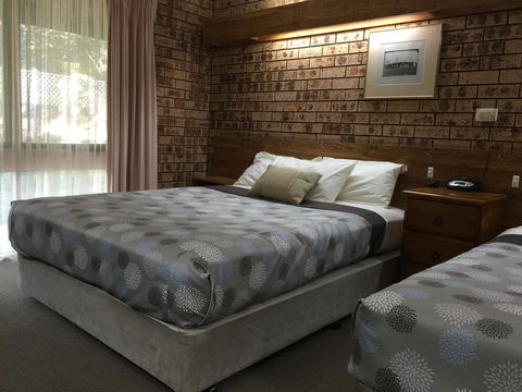 Ten Dollar Town Motel - Tourism Gold Coast 32
