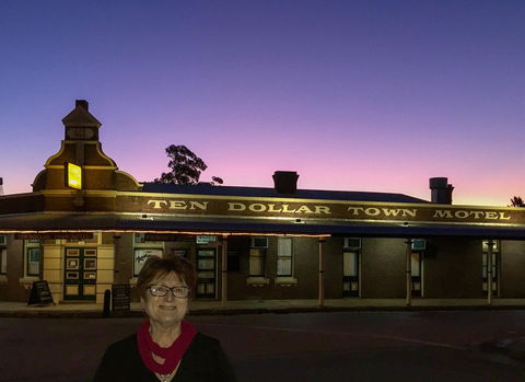 Ten Dollar Town Motel - Tourism Gold Coast 27