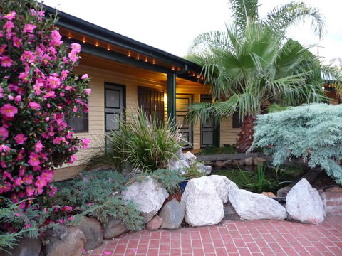 Ten Dollar Town Motel - Tourism Gold Coast 3