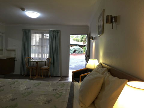 Ten Dollar Town Motel - Tourism Gold Coast 29