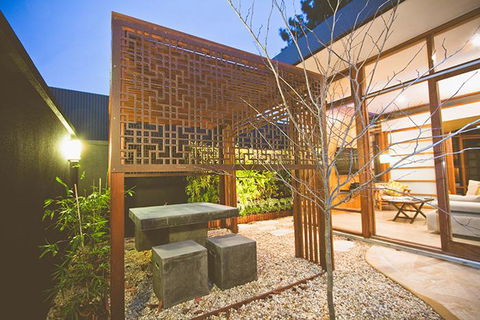 Sticky Rice Villas - Gold Coast 9