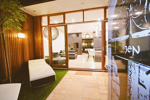 Sticky Rice Villas - Gold Coast 19
