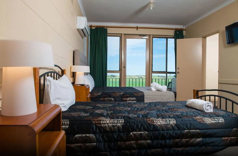 Tailem Bend Riverside Hotel - Gold Coast 1