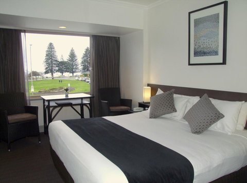 Nightcap At Hotel Victor - Gold Coast 17