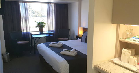 Nightcap At Hotel Victor - Gold Coast 1