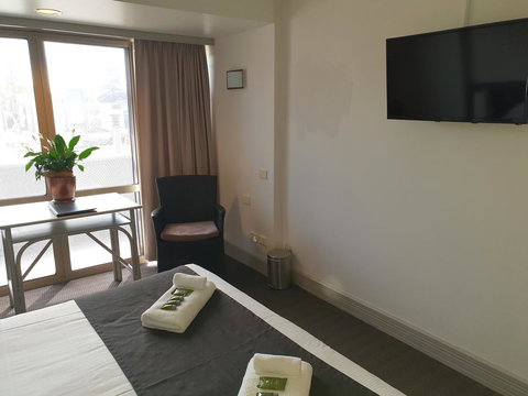 Nightcap At Hotel Victor - Gold Coast 5