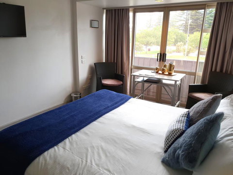 Nightcap At Hotel Victor - Gold Coast 12