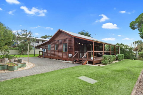 The Log Cabin - 47 Jetty Road - Tourism Gold Coast 13