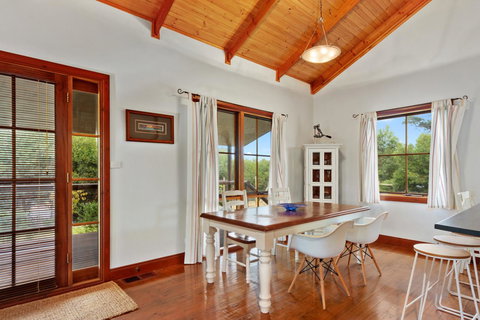 The Log Cabin - 47 Jetty Road - Tourism Gold Coast 5