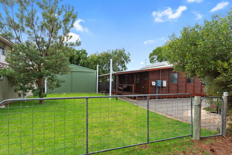 The Log Cabin - 47 Jetty Road - Tourism Gold Coast 6