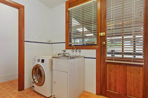 The Log Cabin - 47 Jetty Road - Tourism Gold Coast 7