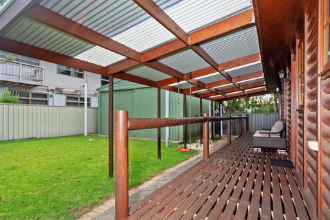 The Log Cabin - 47 Jetty Road - Tourism Gold Coast 9