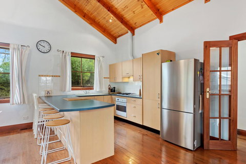 The Log Cabin - 47 Jetty Road - Tourism Gold Coast 10