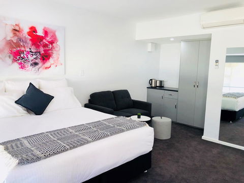 The Avenue Inn - Tourism Gold Coast 0