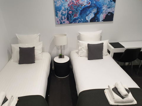 The Avenue Inn - Tourism Gold Coast 3