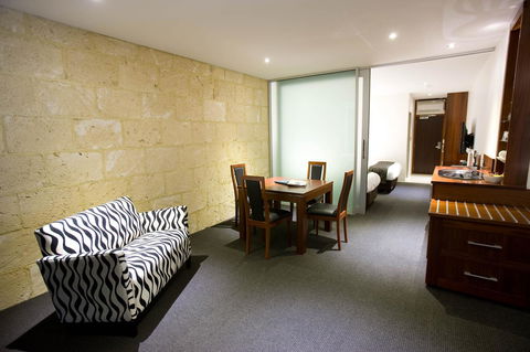 The Commodore - Tourism Gold Coast 12