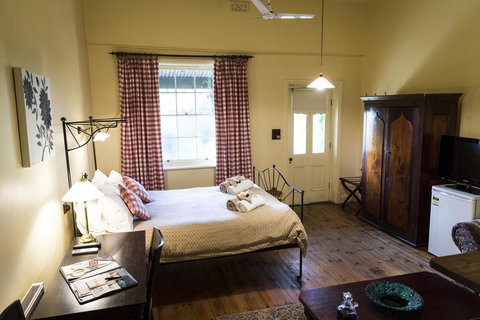 The Rising Sun Hotel - Tourism Gold Coast 14