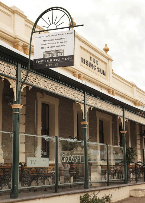 The Rising Sun Hotel - Tourism Gold Coast 12