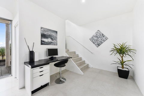KENNEDY EXECUTIVE TOWNHOUSE - Tourism Gold Coast 8