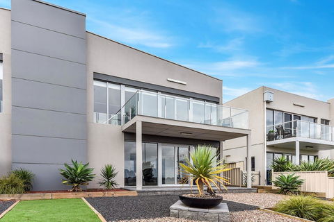 KENNEDY EXECUTIVE TOWNHOUSE - Tourism Gold Coast 17