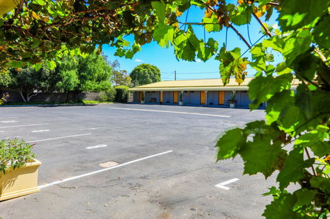 Country Roads Motor Inn Naracoorte - Tourism Gold Coast 30
