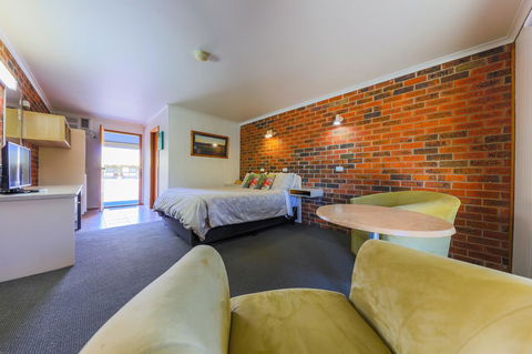 Country Roads Motor Inn Naracoorte - Tourism Gold Coast 7
