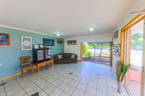 Country Roads Motor Inn Naracoorte - Tourism Gold Coast 37