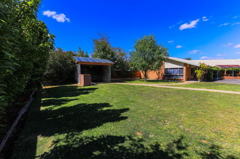 Country Roads Motor Inn Naracoorte - Tourism Gold Coast 9