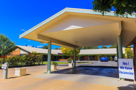 Country Roads Motor Inn Naracoorte - Tourism Gold Coast 1