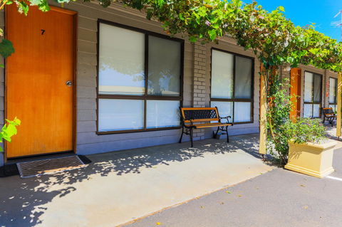 Country Roads Motor Inn Naracoorte - Tourism Gold Coast 24