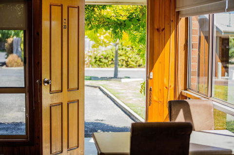 Country Roads Motor Inn Naracoorte - Tourism Gold Coast 34