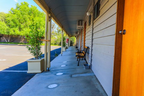 Country Roads Motor Inn Naracoorte - Tourism Gold Coast 21