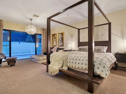 City-Barossa Gateway - Gold Coast 0