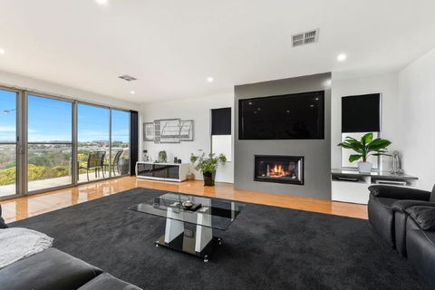 BENGALEE EXECUTIVE TOWNHOUSE- MODERN & STYLISH - Tourism Gold Coast 5