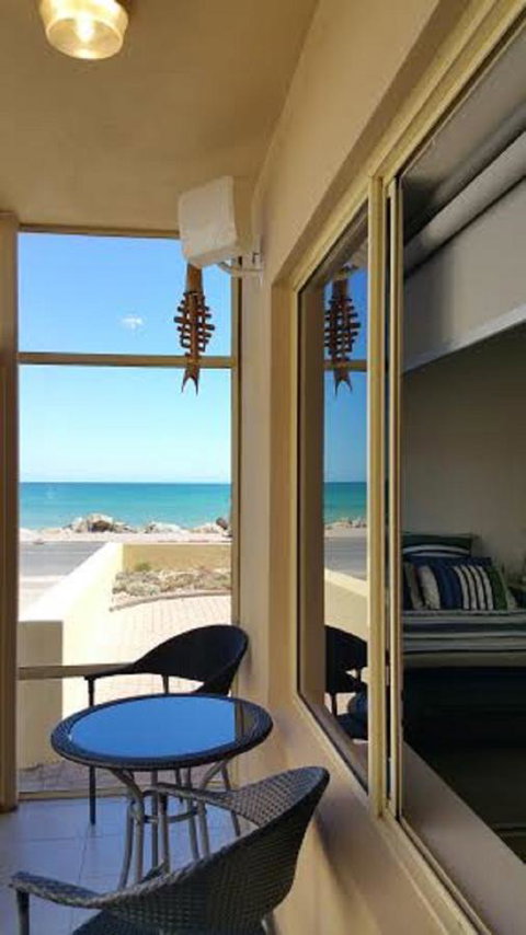 Acaill Accommodation Esplanade Living Self Check-In Self Check-Out - Tourism Gold Coast 18