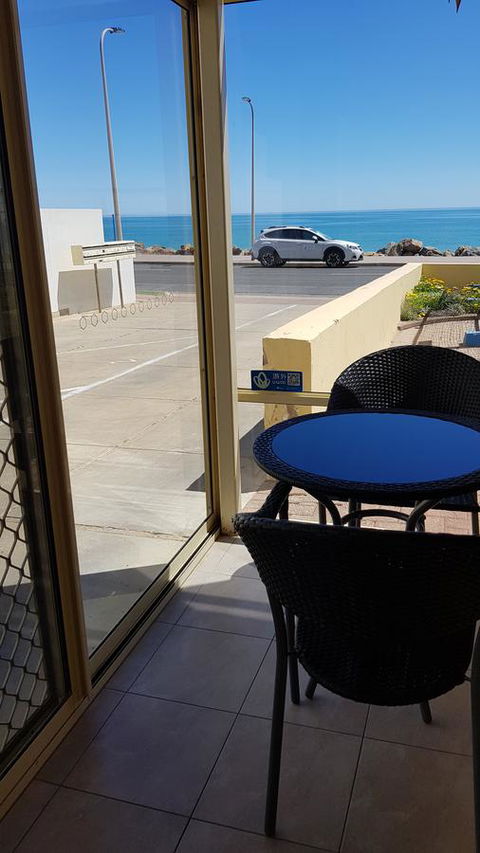 Acaill Accommodation Esplanade Living Self Check-In Self Check-Out - Tourism Gold Coast 10