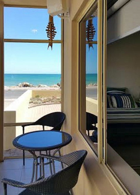 Acaill Accommodation Esplanade Living Self Check-In Self Check-Out - Tourism Gold Coast 38