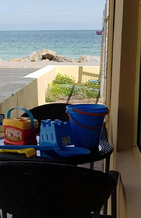 Acaill Accommodation Esplanade Living Self Check-In Self Check-Out - Tourism Gold Coast 14